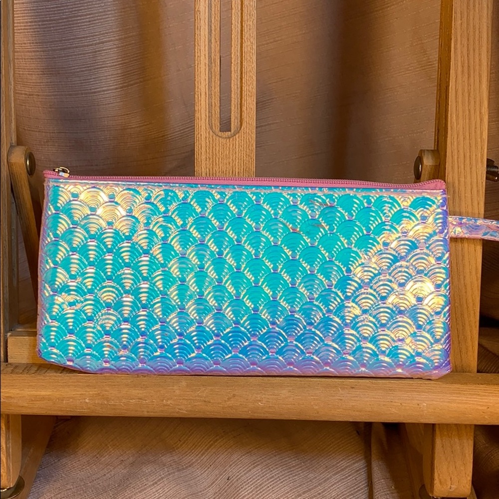 Iridescent wristlet/pouch EUC